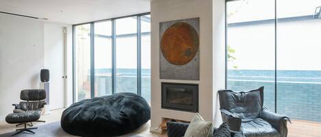 Apartment (5 Bedrooms) | Wohnzimmer | Fernseher, Videospielkonsole