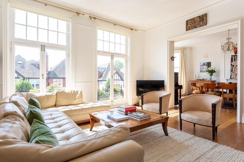 Buckingham Mansions by Onefinestay