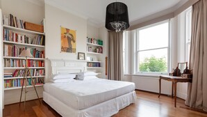 Apartment (4 Bedrooms) | 4 bedrooms, desk, laptop workspace, cribs (surcharge) - Buckingham Mansions by Onefinestay (London)
