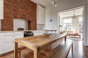 Apartment (4 Bedrooms) | Private kitchen