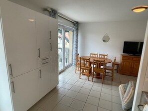 Dining - Cozy 2-Bedroom Apartment with Terrace, 100m from Ocean, Pet-Friendly (Vieux-Boucau-les-Bains)