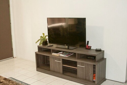 Stunning Private 2 bedrm Apartment/$1900 month-all utilities included/free wifi