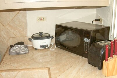 Stunning Private 2 bedrm Apartment/$1900 month-all utilities included/free wifi