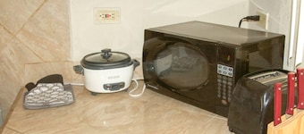 Stunning Private 2 bedrm Apartment/$1900 month-all utilities included/free wifi