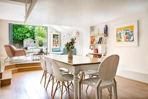 Apartment (4 Bedrooms) | Private kitchen | Oven, espresso maker, electric kettle, toaster - Rosebury Road by Onefinestay (London)