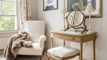 Appartement (3 Bedrooms) | Woonkamer | Een televisie