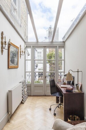 Apartment (3 Bedrooms)