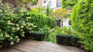 Unclassified image, 2 of 45, button - Kensington Park Road VII by Onefinestay (London)
