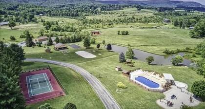 DF79-Centrally located to all winter amenities! Pets ok