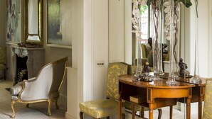 Interior - Sloane Gardens VI by Onefinestay (London)