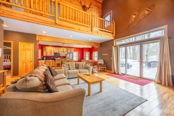 TV, fireplace, video games - WH69-Private Lodge, Fire Pit! Hot tub! Pets ok! A/C (Davis)