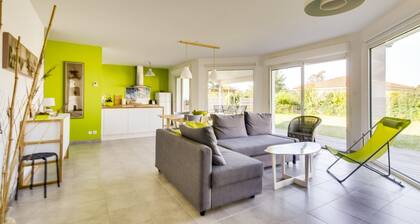 Maison contemporaine Biscarrosse, 7 pers., 3 ch., Wi-Fi, sur terrain 700mÂČ, proche activitĂ©s et plages