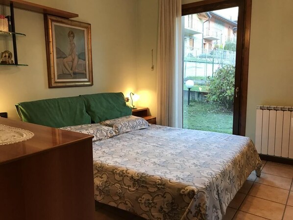 2 chambres, fer et planche à repasser, accès au Wi-Fi (inclus)