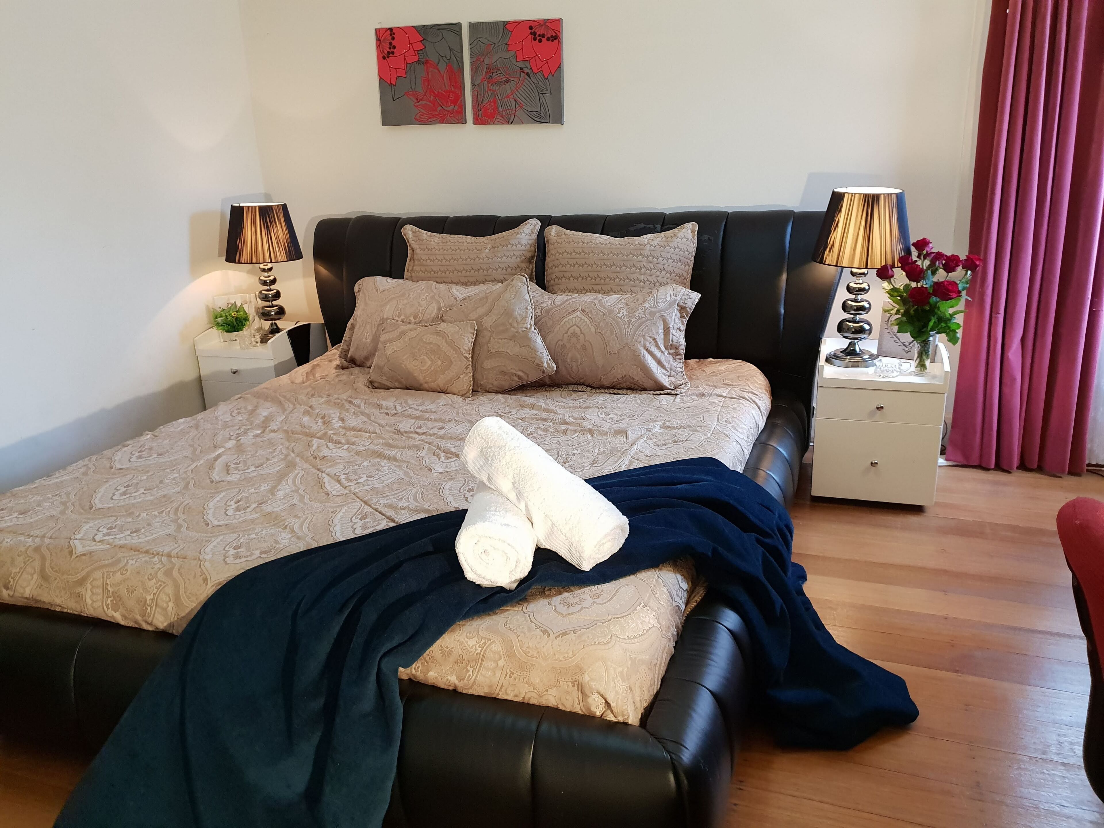 Large Private Room  With KING Bed In  3 Bedroom House. For Girls Only