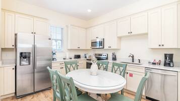 Refrigerador, horno, parrilla de estufa y lavavajillas