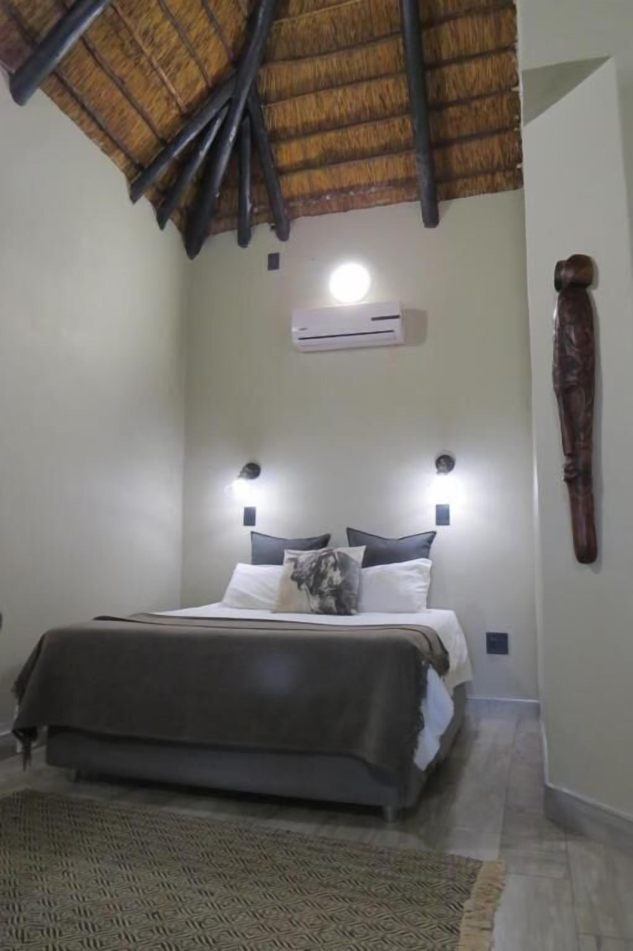 Quarto família, vista para a montanha | Cofres nos quartos, escrivaninha, espaço de trabalho para notebook