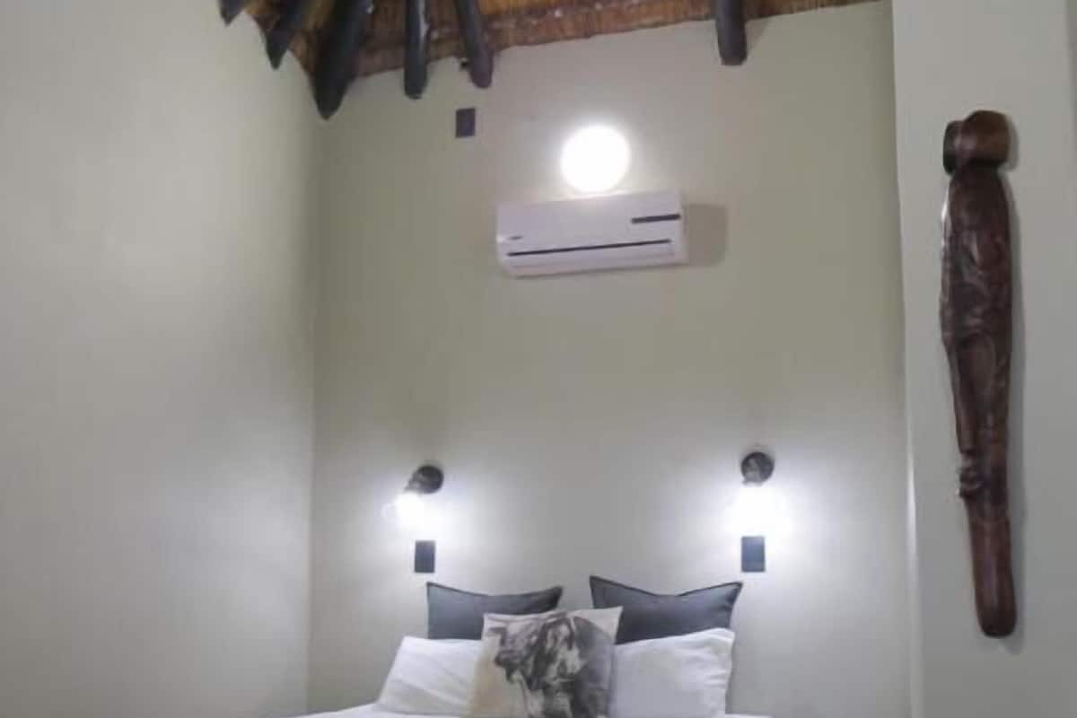 In-room safe, desk, laptop workspace, blackout curtains