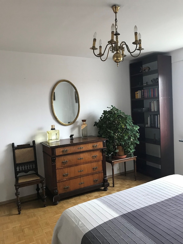 Apartment, 2 Bedrooms | 2 bedrooms, in-room safe, individually decorated, individually furnished