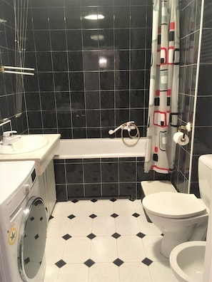 Apartment, 2 Bedrooms | Bathroom | Bathtub, free toiletries, hair dryer, towels
