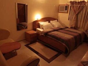 1 bedroom, in-room safe, desk, laptop workspace