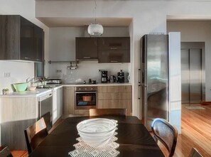 Luxury Apartment | Private kitchen | Full-size fridge, microwave, oven, stovetop - Pentari Bitsakis House (Chania)