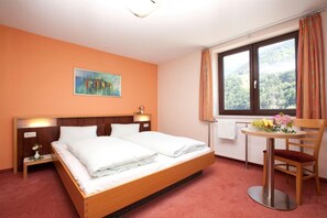 免费婴儿床、免费 WiFi、床单