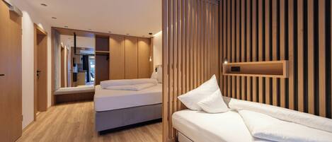 Superior-studio | Oleskelualue | LED-televisio, videopelikonsoli, DVD-soitin, pöytätennispöytä