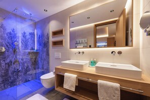 Deluxe Studio, Non Smoking, Fireplace | Bathroom - Apart La Vita (Sankt Anton am Arlberg)