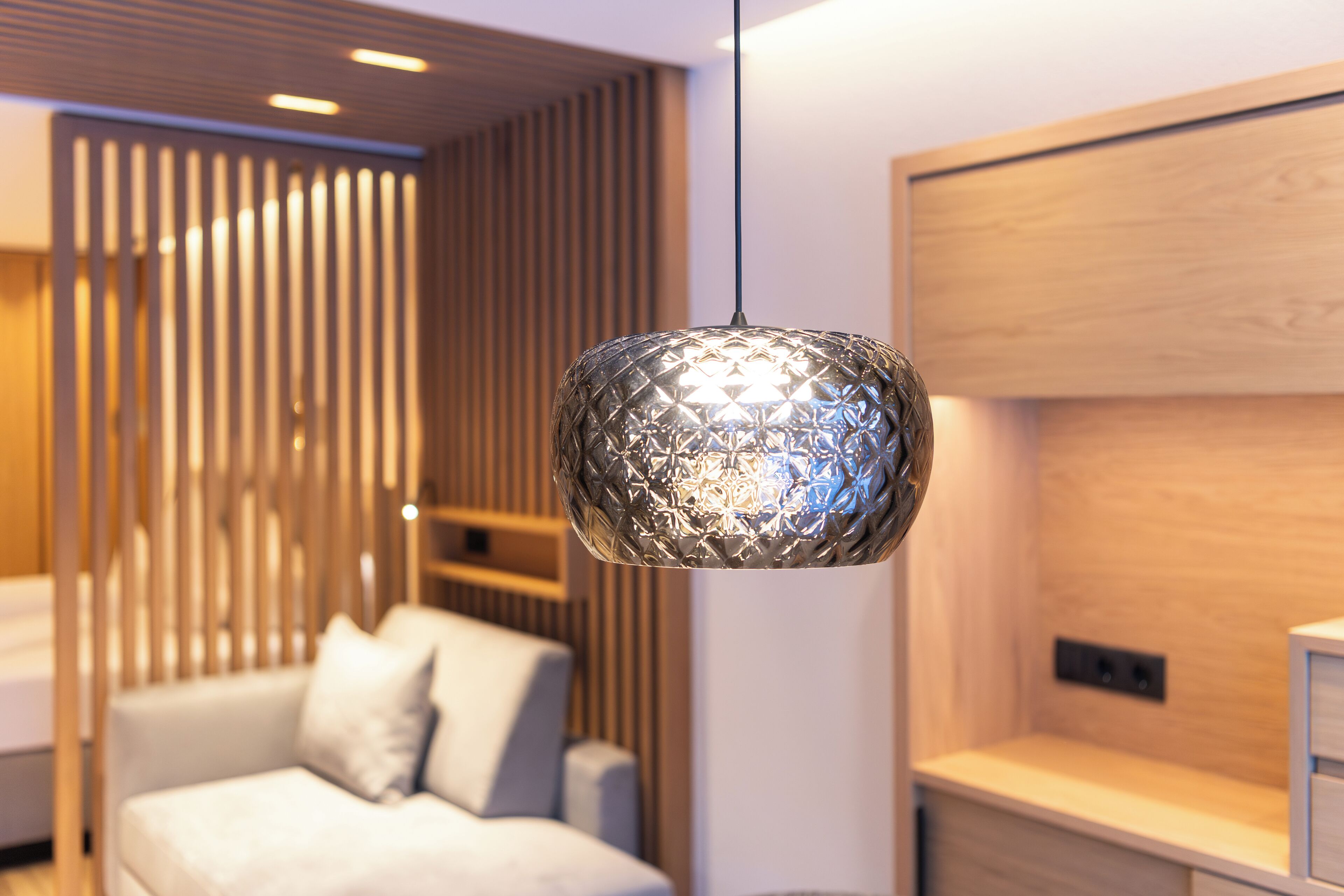 Superior Studio | Ruang tamu | 70 cm televisyen skrin rata dengan kabel, TV LED, konsol permainan video