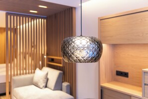 Superior-studio | Oleskelualue | LED-televisio, videopelikonsoli, DVD-soitin, pöytätennispöytä