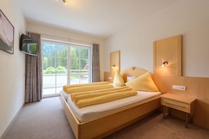 Premium-Apartment | Laptopgeeigneter Arbeitsplatz, Bügeleisen/Bügelbrett