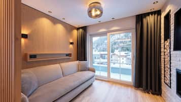 Studio Deluks, Bebas Asap Rokok, perapian | Area keluarga | TV LED, konsol video game, pemutar DVD, dan meja tenis meja