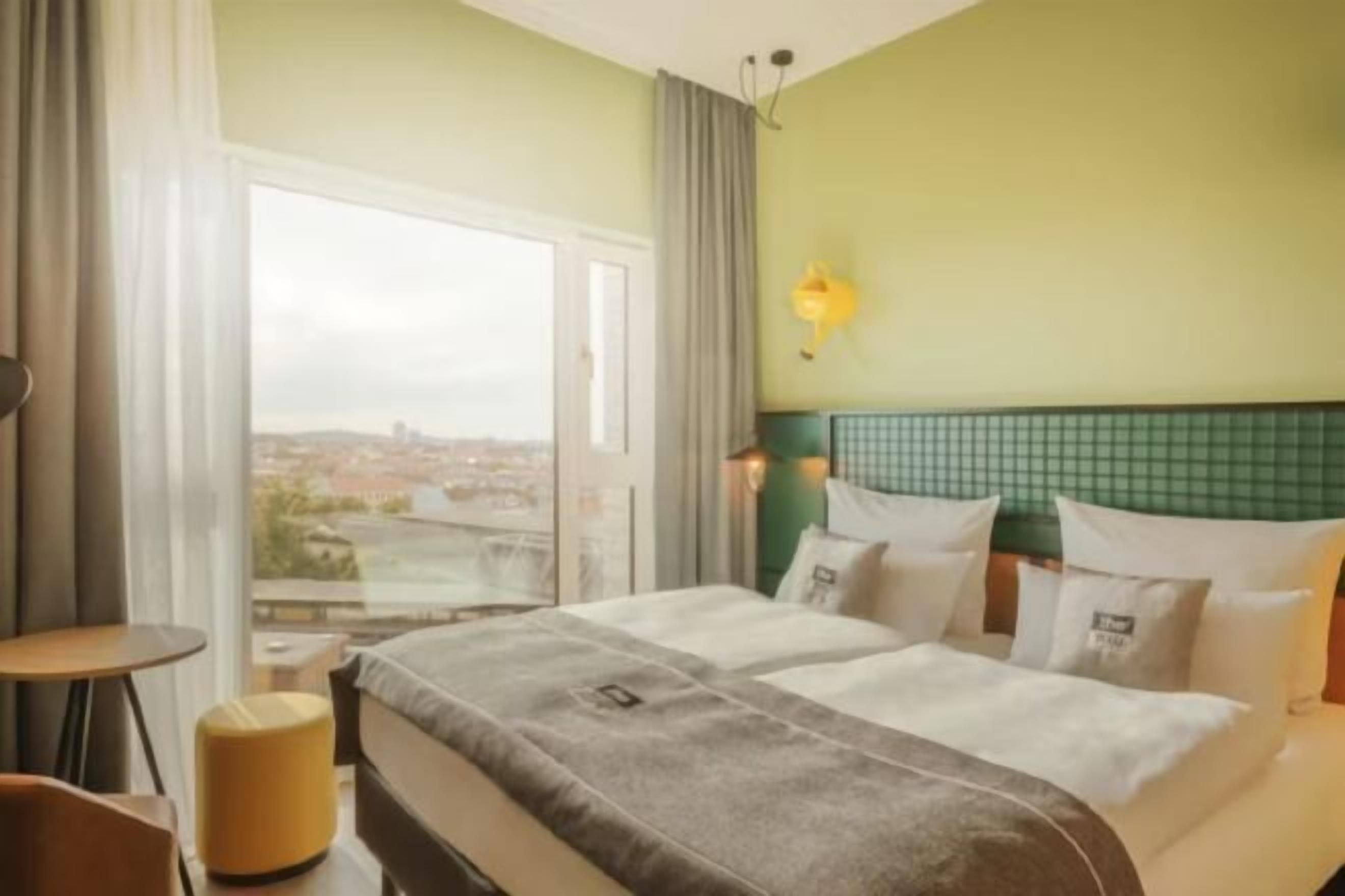 Literie hypoallergénique, coffres-forts dans les chambres