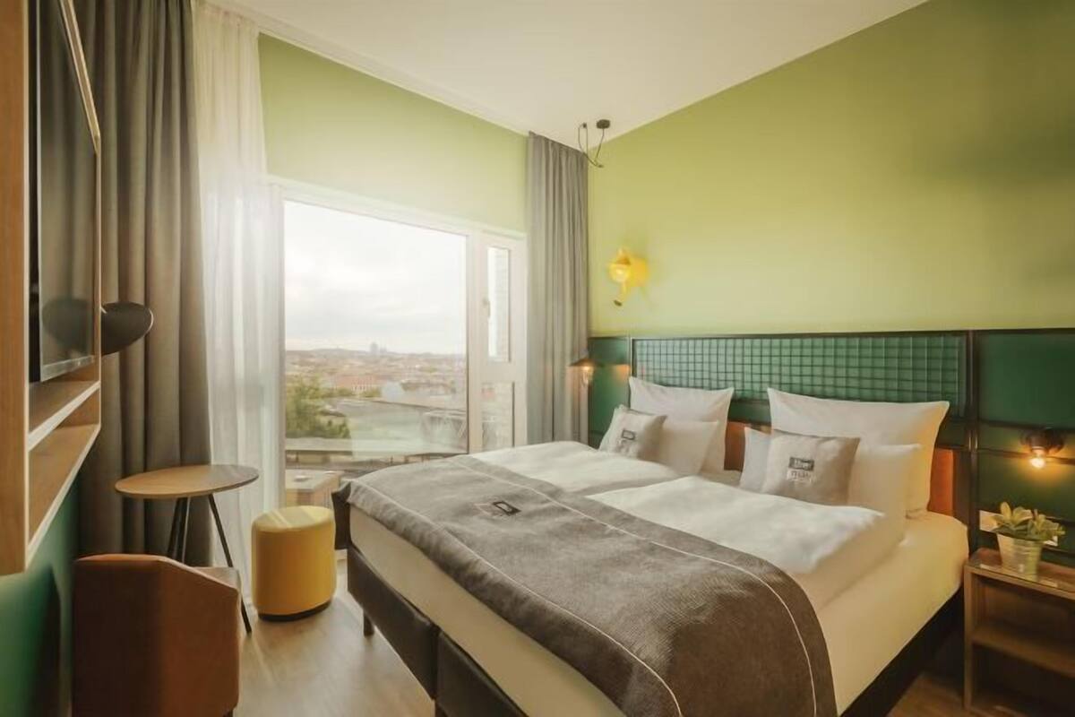 Hypo-allergenic bedding, in-room safe, individually decorated
