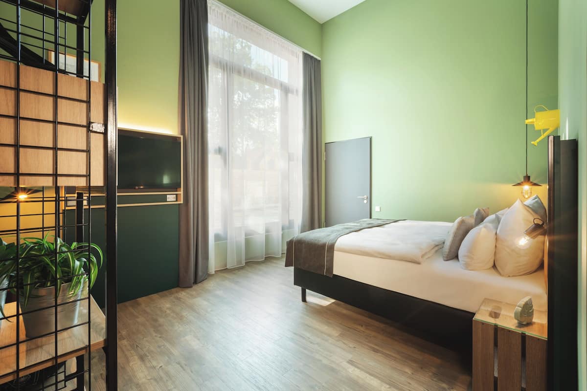 Hypo-allergenic bedding, in-room safe, individually decorated