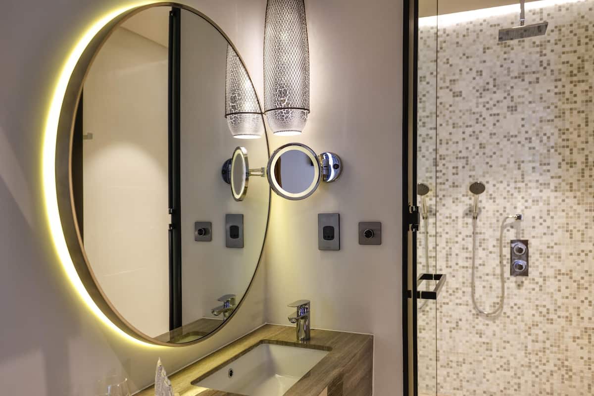 1 chambre, minibar, coffres-forts dans les chambres, bureau