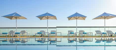 Suite (Dubai) with Free Airport Transfer & Shuttle to La Mer & Malls | 1 bedroom, minibar, in-room safe, desk