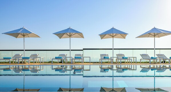 Suite (Dubai) with Free Airport Transfer & Shuttle to La Mer & Malls | 1 間睡房、迷你吧、房內夾萬、書桌