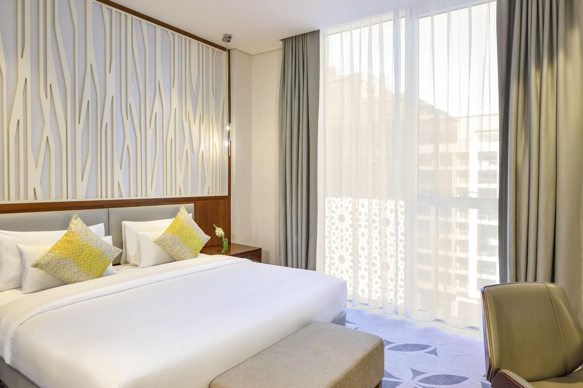 Premium Suite | In-room safe, desk, blackout curtains, soundproofing