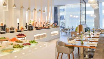 2 restaurants, breakfast, lunch, dinner served; Middle Eastern cuisine