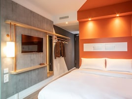 Hypo-allergenic bedding, blackout curtains, soundproofing, free WiFi