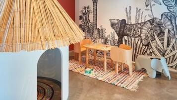 Hypo-allergenic bedding, blackout curtains, soundproofing, free WiFi