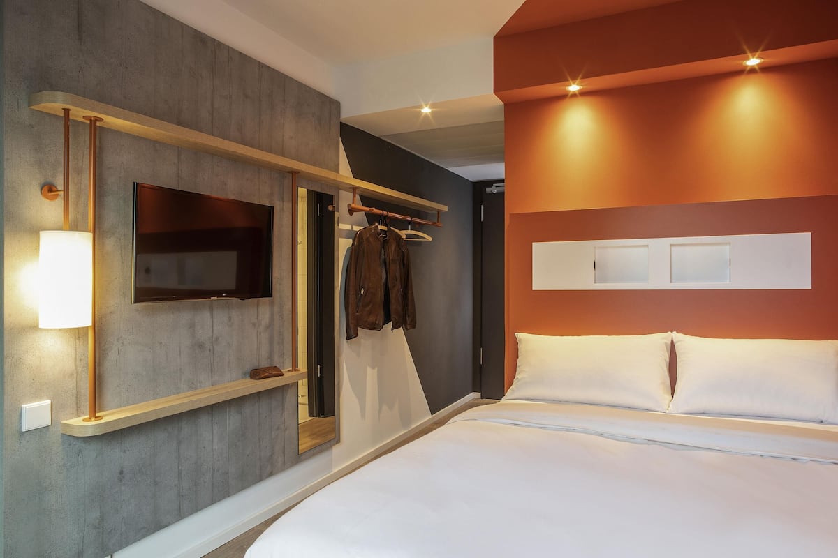 standard double room, 1 double bed | hypo-allergenic bedding, blackout curtains, soundproofing, free wifi