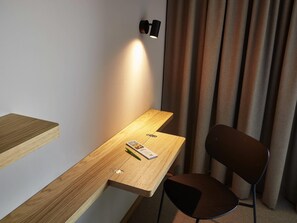 Standard-Suite, 2 Doppelbetten, Verbindungszimmer (Family) | 1 Schlafzimmer, Schreibtisch, Verdunkelungsvorhänge