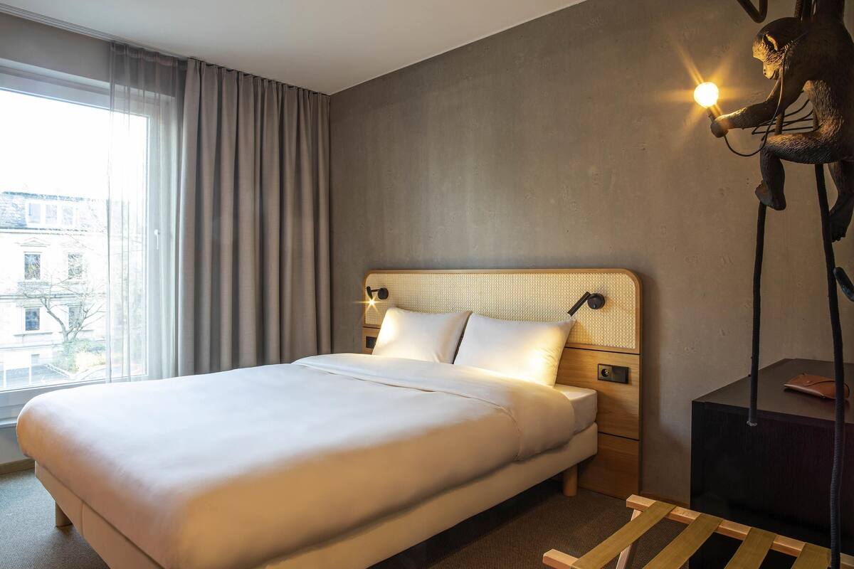 standard double room, 1 double bed | 1 bedroom, desk, blackout curtains, soundproofing