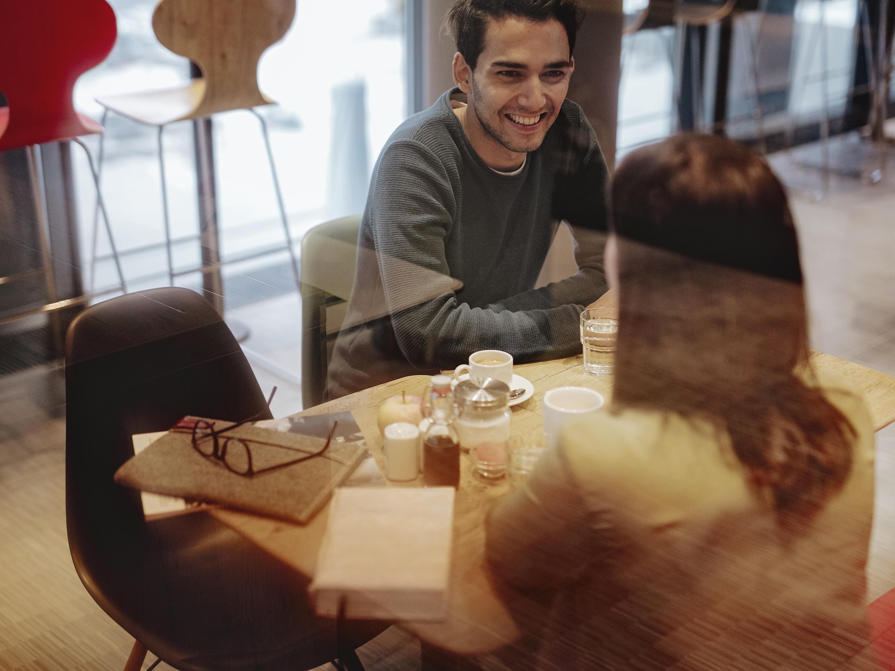 Desayuno buffet diario (EUR 18 por persona)