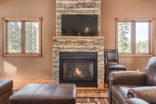 Viihtyisä mökki lähellä ATV / moottorikelkkareittejä / jalkapalloa, poreallasta ja takkaa!