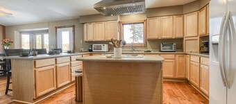 Cozy Cabin Close to ATV/Snowmobile Trails w/Foosball, Hot Tub, & Fireplace!