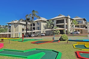 Mini-golf