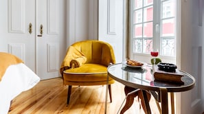City Twin Room | Balkoni